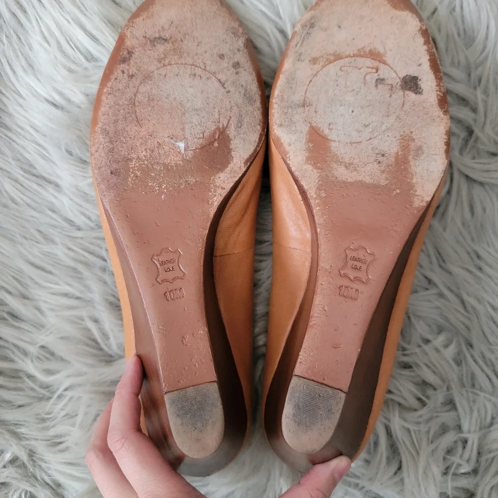 Tory Burch Tan and Gold Heels - Picture 8 of 8